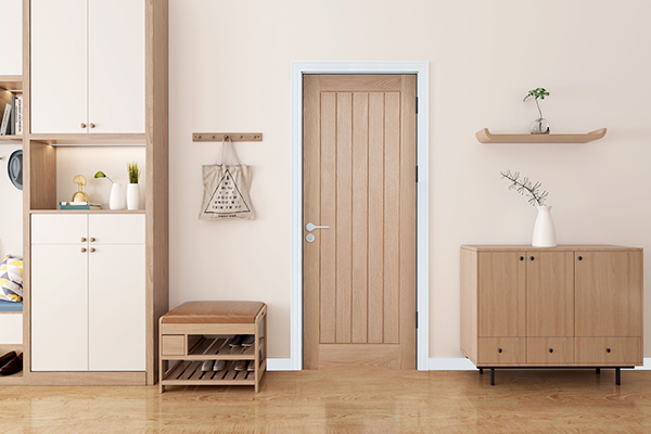 Витрина на двери коттеджа